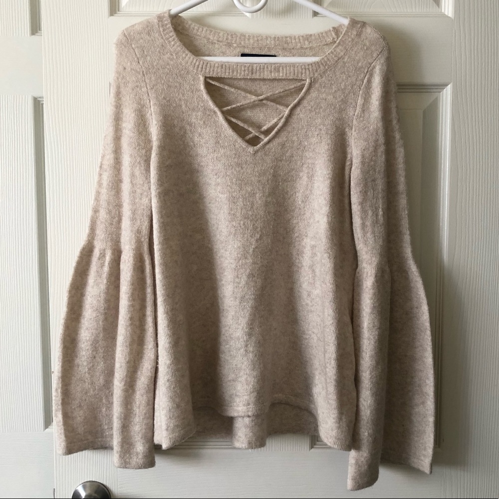 ❌SOLD❌AEO cream v neck crisscross sweater small